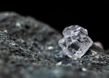 De Beers Faces Declining Diamond Sales Amid Global Challenges